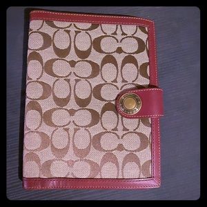 Coach planner. Needs agenda filler paper.